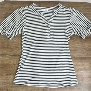 Gilli Cream & Teal Striped Puff Sleeve Top
Medium Ribbed Knit Everyday Essential